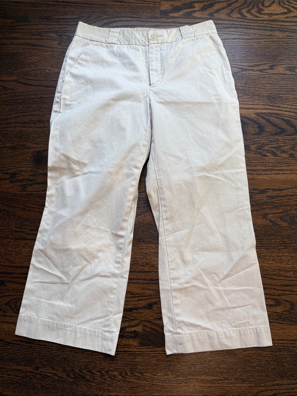 Women’s size small Gap Cream Casual Chino Pants cropped/ capri